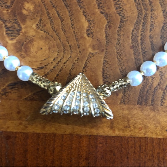 Handcrafted repurpose rhinestone triangle pendant Czech glass Pearl necklace - Picture 12 of 12